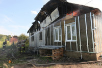 С огнем в жилом доме в селе Теплое боролись три пожарных расчета, Фото: 7