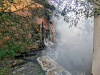 На улице Каминского в Туле загорелся старинный дом: улица перекрыта, Фото: 15