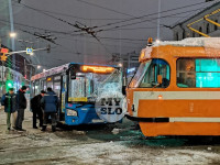 На ул. Советской в Туле столкнулись служебный трамвай и автобус, Фото: 1