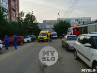 На ул. Степанова в Туле из горящей квартиры спасли двух человек, Фото: 8