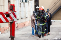 Пожарные эвакуировали людей из здания УМВД России по Тульской области, Фото: 21