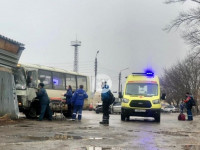 В Туле автобус с рабочими протаранил два авто и врезался в забор, Фото: 5