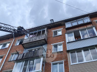Во время пожара на улице Мезенцева из окна 5-го этажа выпрыгнул мужчина , Фото: 6