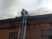 На пересечении улиц Гоголевская и Свободы загорелся жилой дом на 4 семьи, Фото: 17