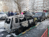 В Туле на улице Ф. Энгельса сгорел припаркованный Ford, Фото: 2