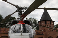 В кремле приземлился вертолет, который установит шпиль колокольни, Фото: 21