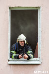 В Туле пожарным пришлось пилить дверь и выбивать окно из-за подгоревшей еды, Фото: 15