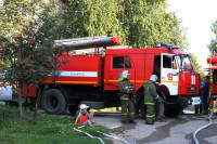 Пять пожарных расчетов тушили гараж в Туле, Фото: 14
