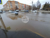 Перекресток Красноармейского проспекта и ул. Лейтейзена затопило водой, Фото: 9