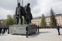 Алексей Дюмин возложил цветы к Вечному огню на площади Победы, Фото: 8