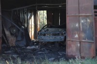 Пять пожарных расчетов тушили гараж в Туле, Фото: 13