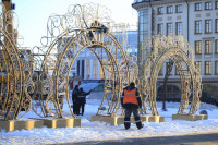 На площади Ленина в Туле разбирают новогодние украшения: фоторепортаж, Фото: 4