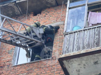 Во время пожара на улице Мезенцева из окна 5-го этажа выпрыгнул мужчина , Фото: 10