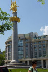 «Святой Георгий Победоносец». Эта скульптура установлена на 30-метровой колонне на площади Свободы в Тбилиси – Святой Георгий является покровителем Грузии. Монумент был открыт в апреле 2006 года., Фото: 1