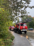 К дому на улице Генерала Маргелова на Зеленстрое прибыли несколько пожарных расчетов , Фото: 2