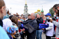 Толпа туляков взяла в кольцо прилетевшего на вертолете Леонида Якубовича, чтобы получить мороженное, Фото: 50
