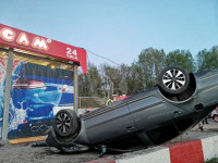 В Туле перевернувшаяся легковушка приземлилась у автомойки, Фото: 4