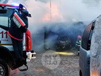 В центре Тулы загорелся автосервис: пожарные пытаются справиться с огнем, Фото: 27