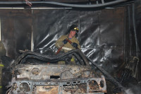 Пять пожарных расчетов тушили гараж в Туле, Фото: 5
