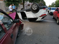 В центре Тулы Hyundai перевернулся на крышу после аварии , Фото: 6