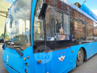 На Зеленстрое автобус снес зеркало троллейбусу, Фото: 4