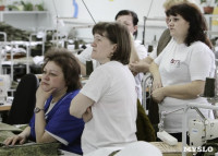 В Дубенском районе Алексей Дюмин осмотрел швейную фабрику, Фото: 15