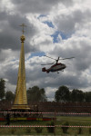 В кремле приземлился вертолет, который установит шпиль колокольни, Фото: 11
