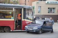 В Криволучье трамвай протаранил легковушку, Фото: 7