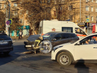 На проспекте Ленина легковушка столкнулась с машиной скорой помощи, Фото: 3