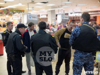 Буйных покупателей в тульском супермаркете усмиряли три экипажа Росгвардии, Фото: 3