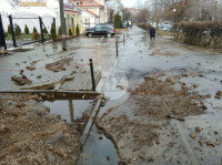 Перекресток Красноармейского проспекта и ул. Лейтейзена затопило водой, Фото: 19