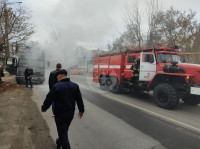 На ул. Карла Маркса в Туле загорелся грузовик, Фото: 10