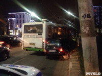 На улице Пузакова пассажирский автобус съехал с дороги, Фото: 4