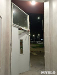 В ЖК Первый Юго-Восточный мужчины силой вырвали подъездную дверь, Фото: 1