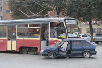 В Криволучье трамвай протаранил легковушку, Фото: 9