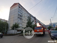 На ул. Степанова в Туле из горящей квартиры спасли двух человек, Фото: 11