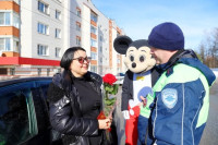 В Туле гаишники дарили женщинам-водителям цветы, Фото: 7