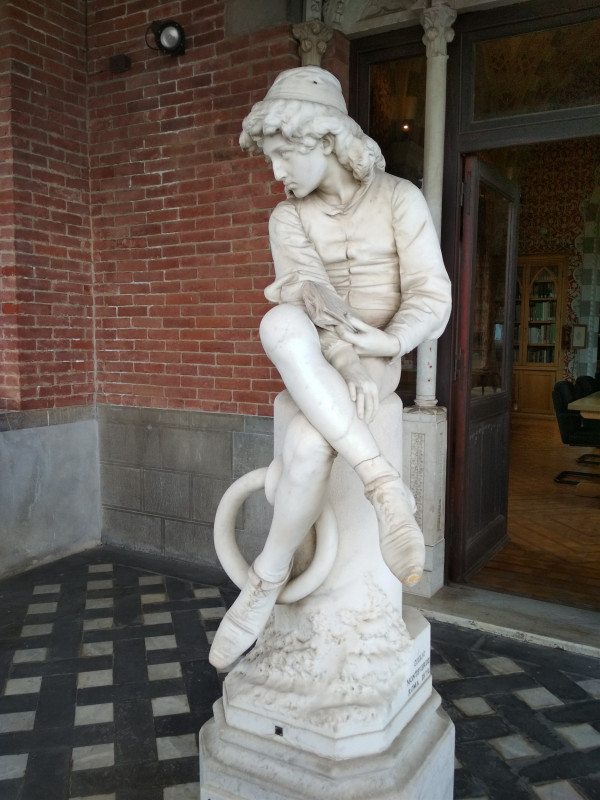 Генуя. Памятник молодому Колумбу