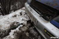 В Туле опрокинувшийся в кювет BMW вытаскивали три джипа, Фото: 15