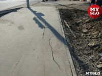Тротуар у новой дороги на ул. Хворостухина в Туле находится в ужасном состоянии, Фото: 4