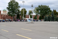 Толпа туляков взяла в кольцо прилетевшего на вертолете Леонида Якубовича, чтобы получить мороженное, Фото: 29