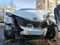 Автомобиль газовой службы попал в ДТП на ул. Первомайской и потерял колесо, Фото: 4