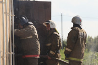 С огнем в жилом доме в селе Теплое боролись три пожарных расчета, Фото: 13