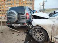 Жесткое ДТП у поворота на Скуратовскую: одну из машин проткнуло металлическим ограждением, Фото: 8