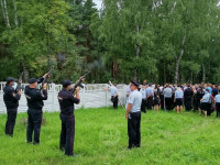 Жуткое ДТП в Суворове: проститься с погибшим полицейским пришли сотни человек, Фото: 28