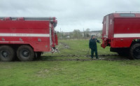 Скорая и пожарные застряли в грязи, Фото: 3