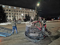 На ул. Болдина в Туле перевернулся Ford, Фото: 3