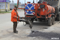 В Туле проводят аварийно-восстановительный ремонт дорог методом пневмонабрызга, Фото: 3