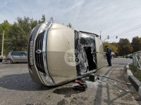 В Туле на ул. Оборонной Renault Logan после ДТП опрокинулся набок, Фото: 5