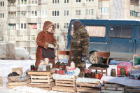 Уличная торговля на пересечении улиц Пузакова и Демидовская, Фото: 1